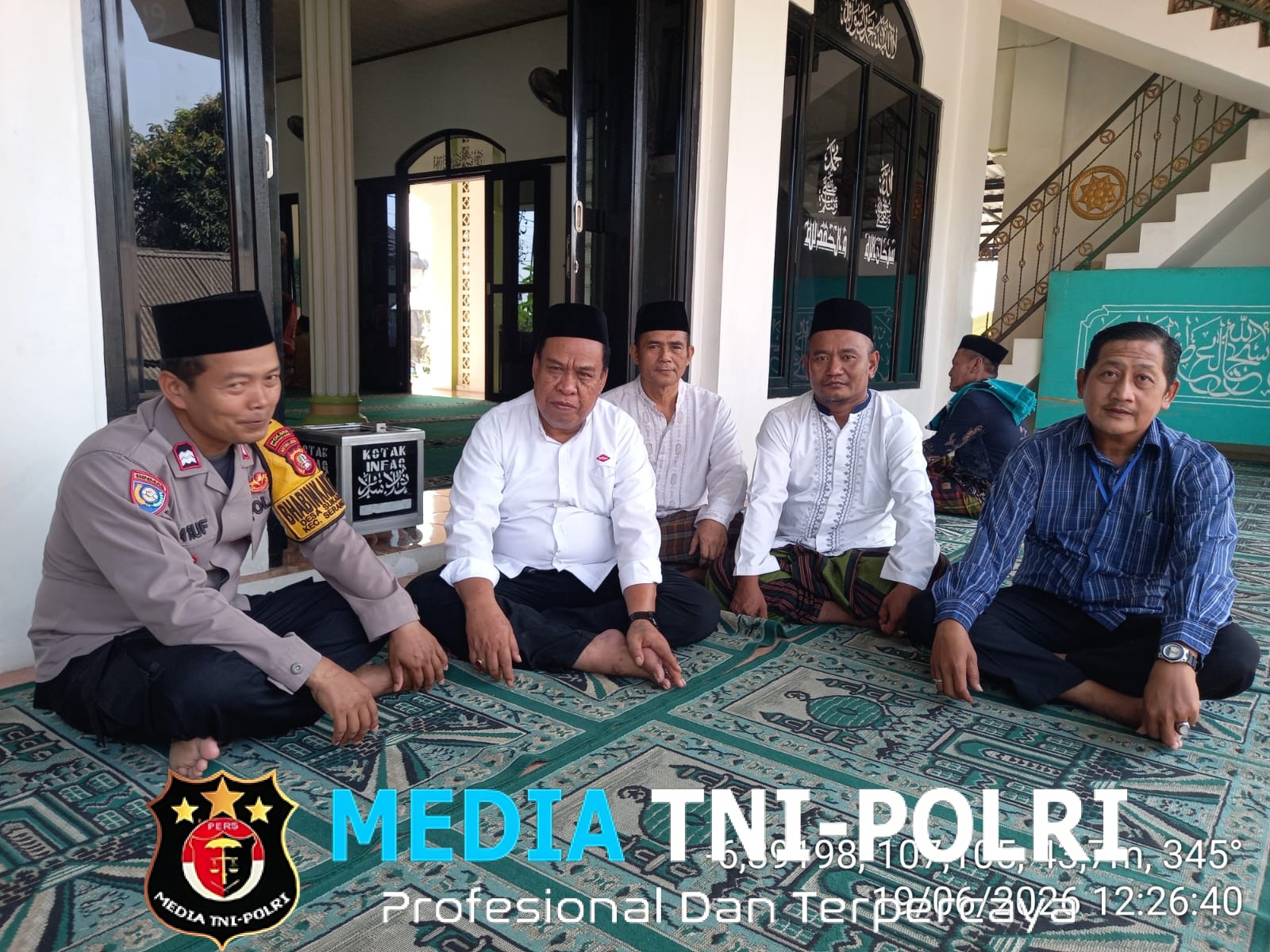 Jaga Jakarta Jaga Bekasi, Safari Jumat Polsek Serang Baru Ajak Warga Sukaragam Aktifkan Siskamling