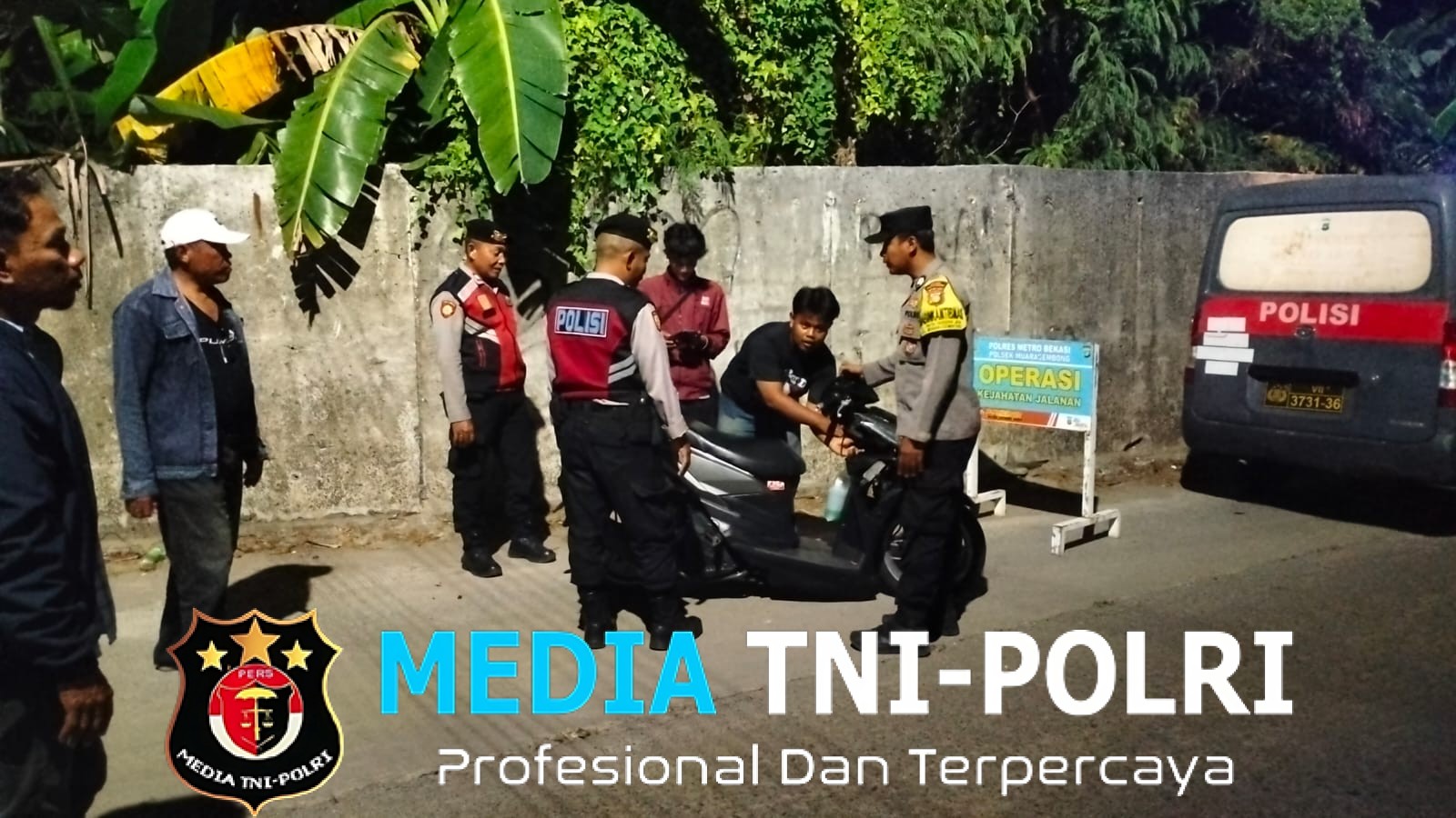 Lampu Biru Menyusuri Pesisir Muara Gembong, Polisi Cegah Kejahatan Jalanan hingga Dini Hari