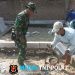 Wujud Nyata Kedekatan TNI dengan Rakyat, Babinsa Kemusu Turun Tangan Bantu Warga Bangun Rumah