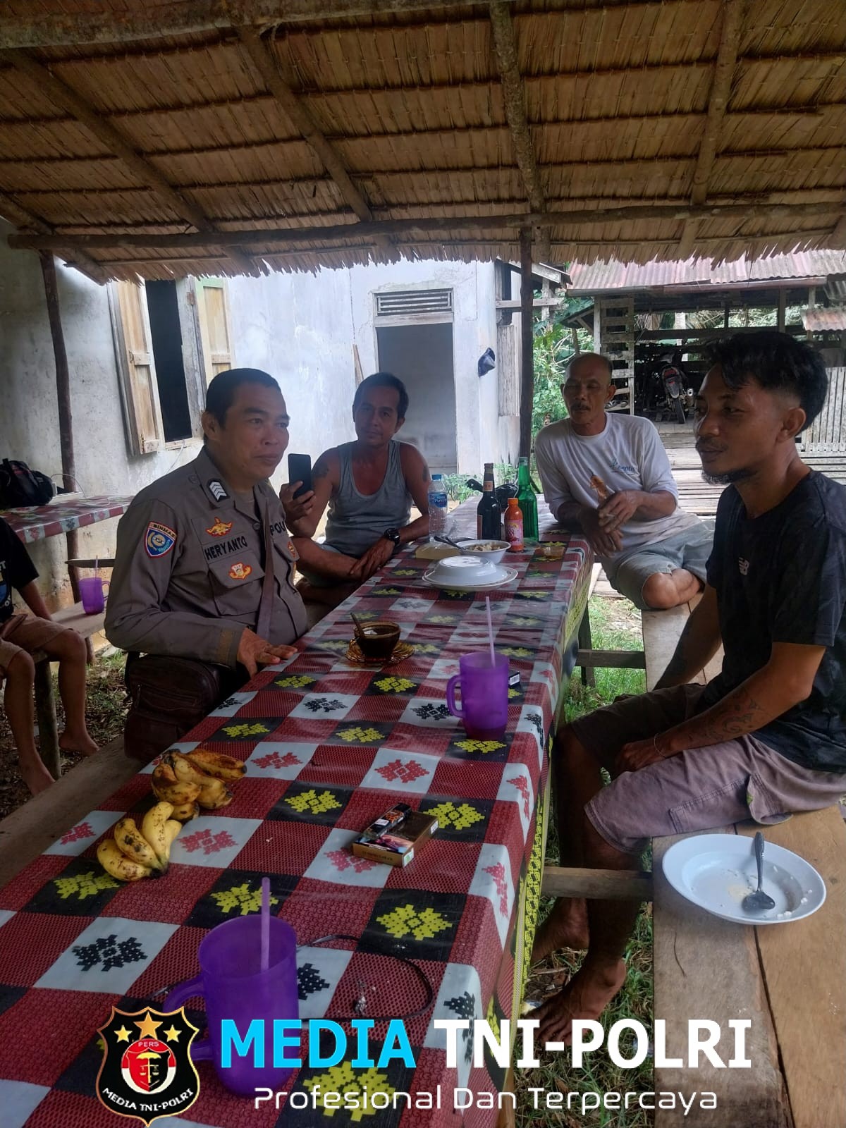 Polisi Sahabat Warga Momen Hangat Patroli Dialogis Polsek Sebangki di Tengah Hiruk Pikuk Siang Hari