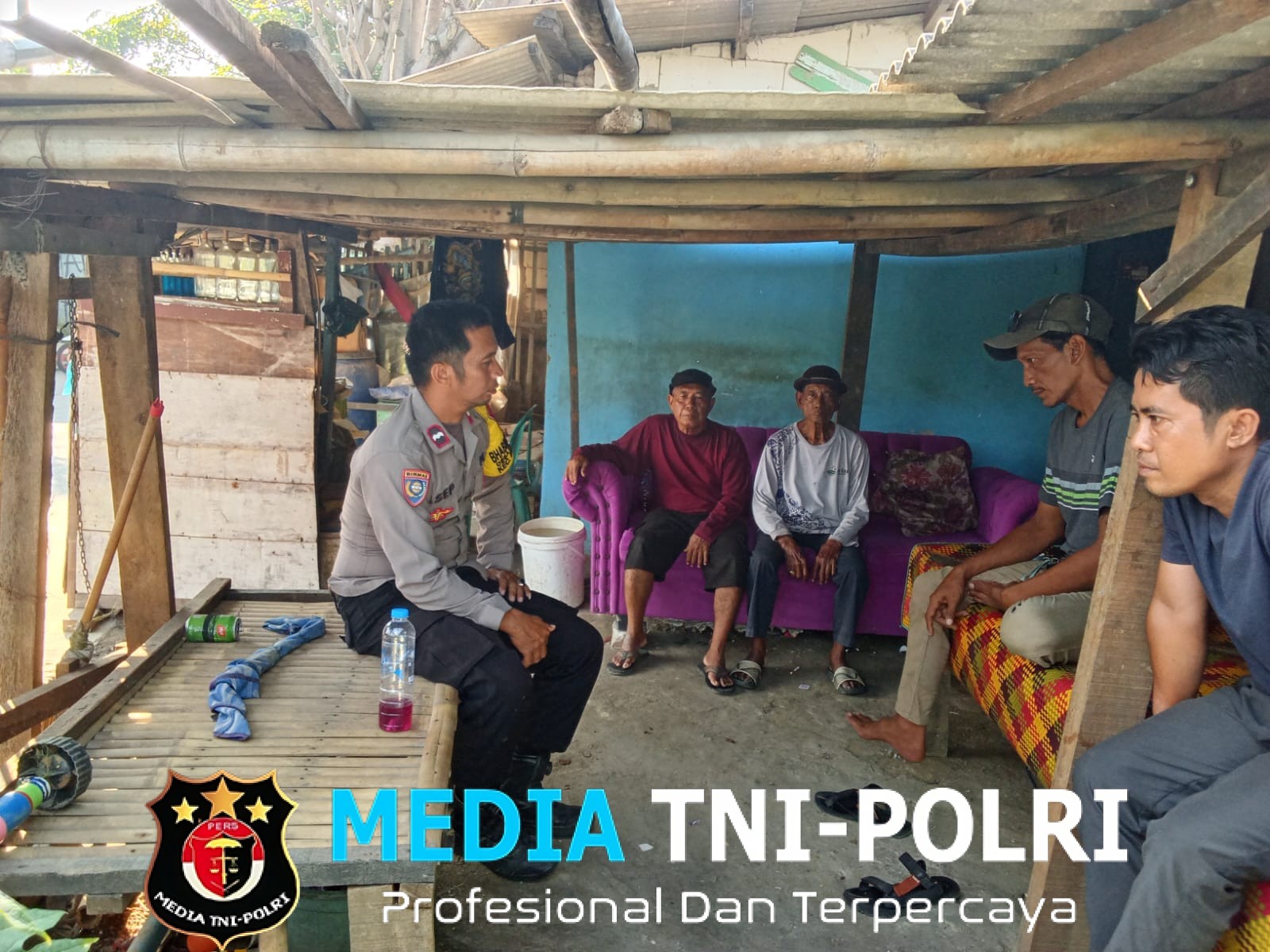 Jaga Jakarta Jaga Bekasi On The Spot, Bhabinkamtibmas Sukamekar Perkuat Kedekatan dengan Warga Pangkalan