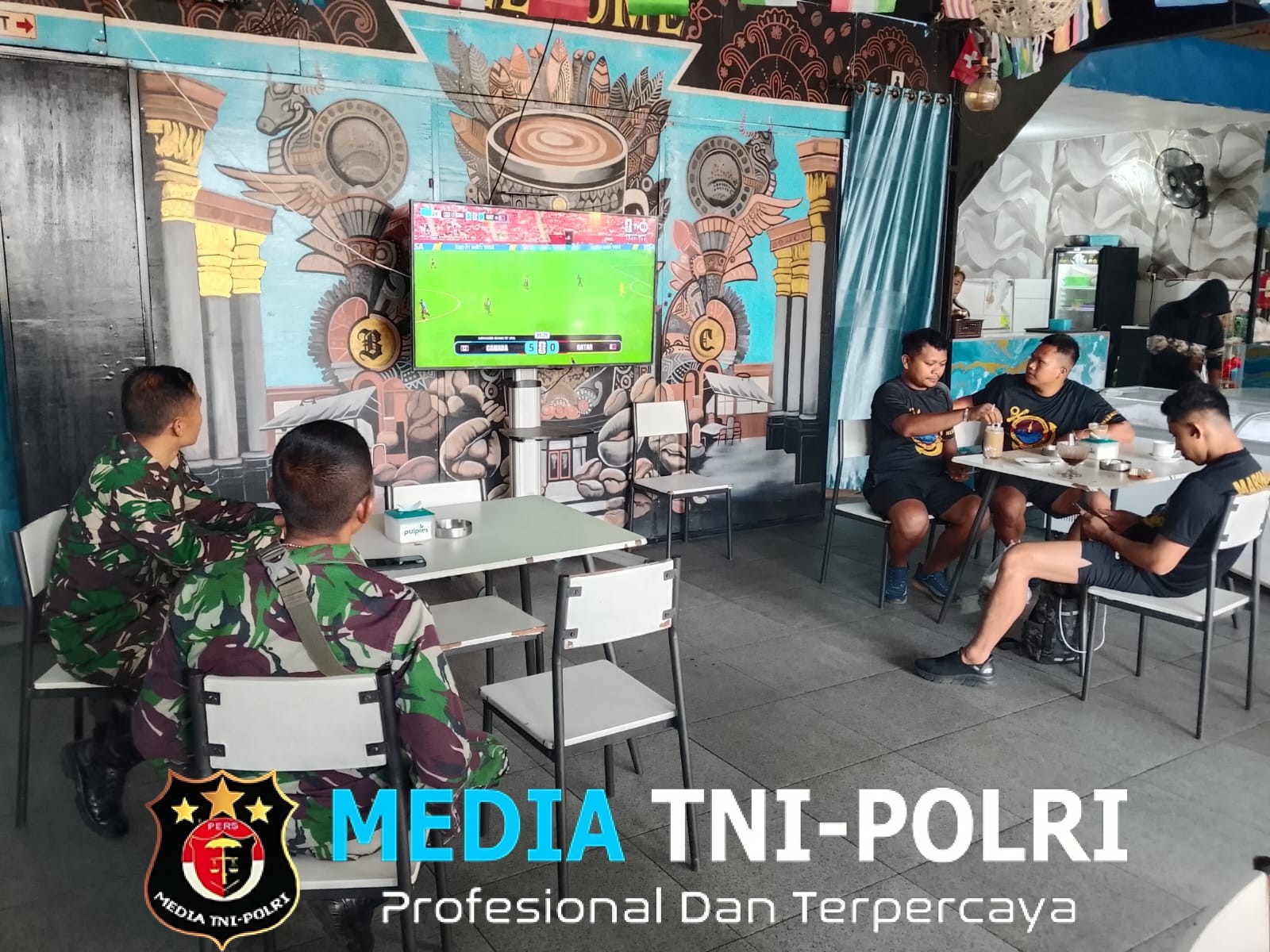 Jalin Kebersamaan dengan Warga, Kodim 1310/Bitung Nonton Bareng Piala Dunia 2026