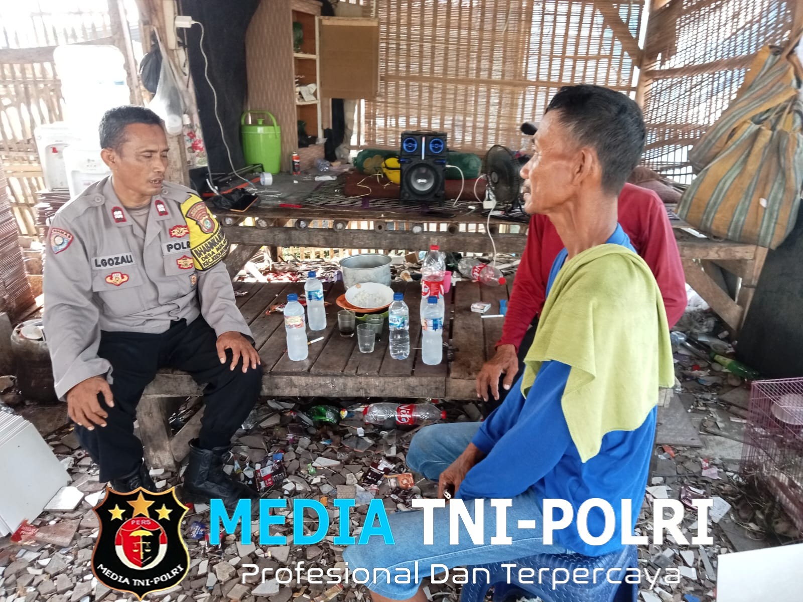Jaga Jakarta Jaga Bekasi On The Spot, Bhabinkamtibmas Mekarjaya Sambangi Warga Kampung Babakan