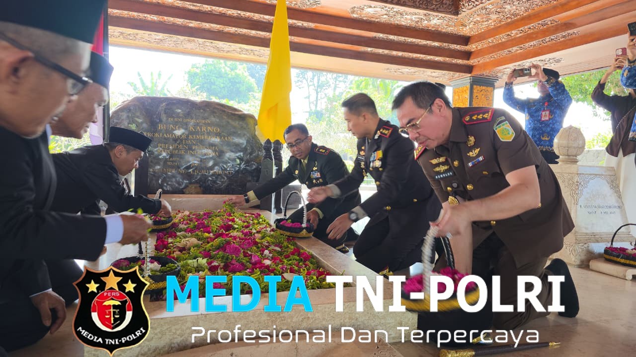 Peringati Haul Ke-56 Bung Karno, Forkopimda Kota Blitar Gelar Upacara Ziarah Nasional Di Makam Proklamator