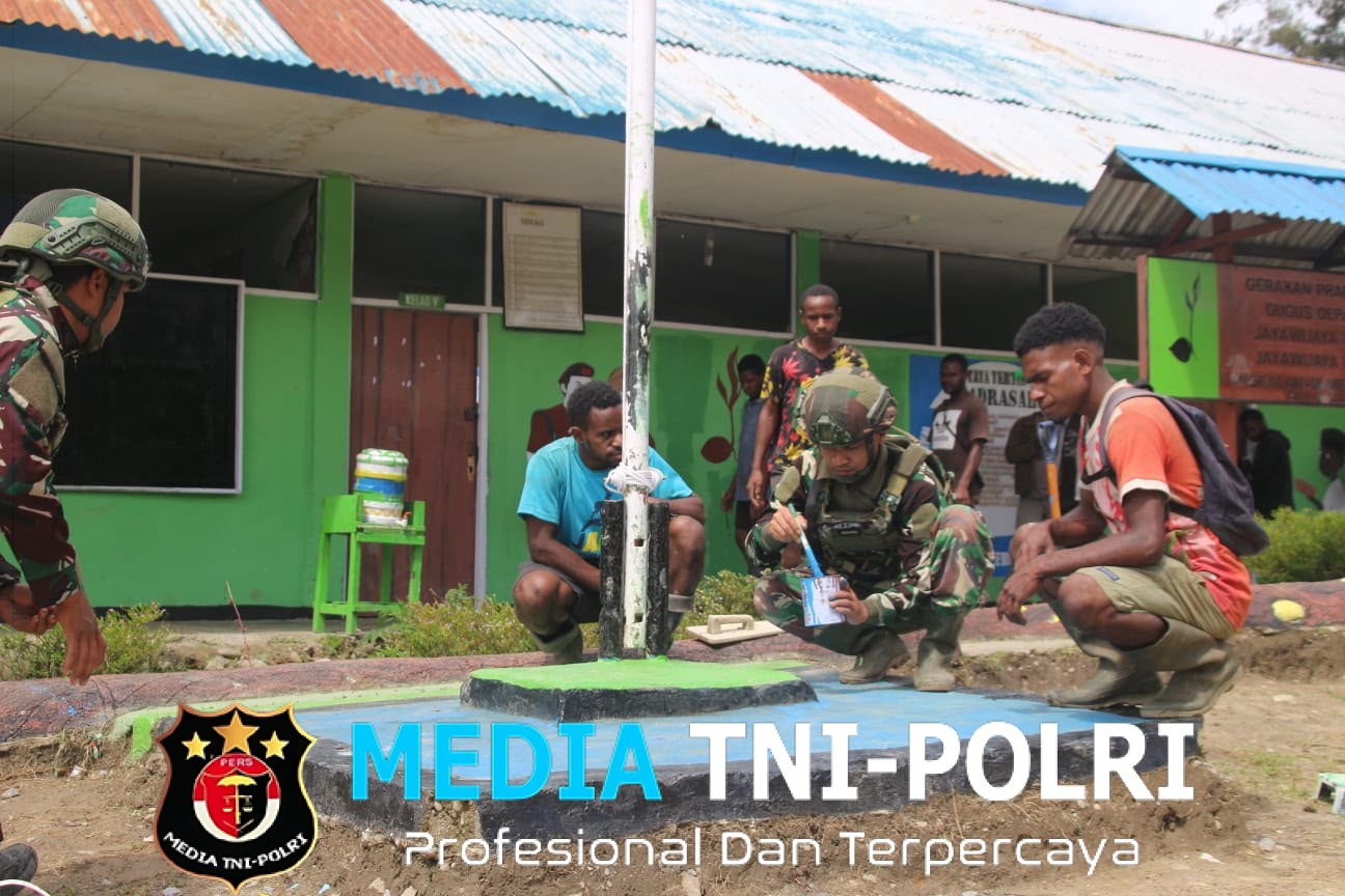 Rehab Sekolah di Papua, Satgas Yonif 521/DY Bergotong Royong Renovasi MI Merasugun di Distrik Walesi