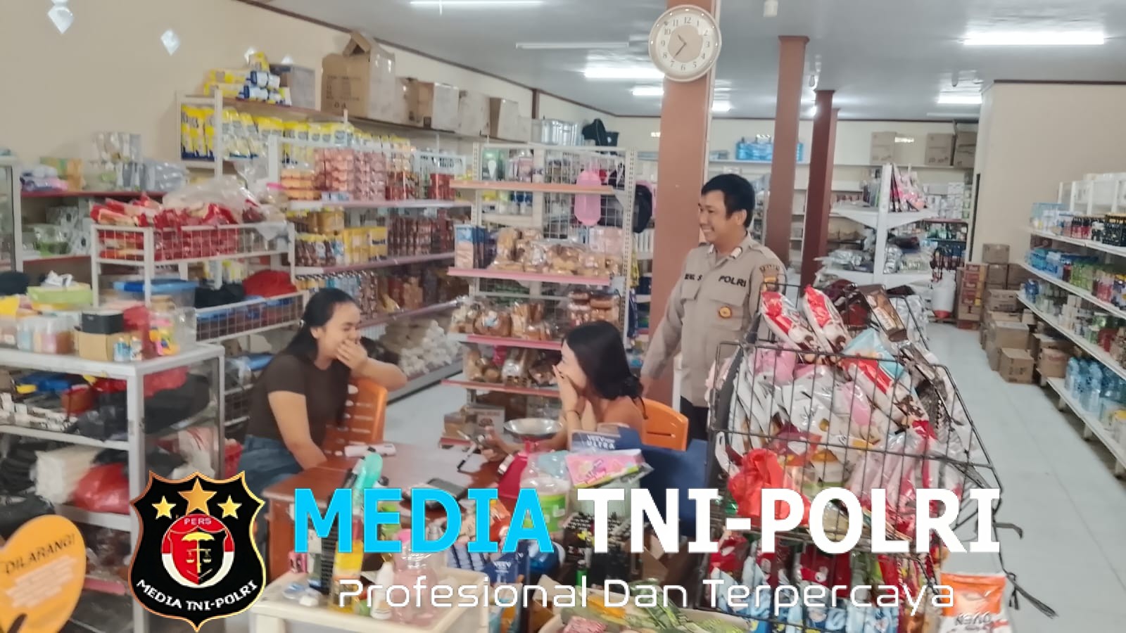 Lewat Dialog Santai di Toko, Polisi Titipkan Pesan Kewaspadaan kepada Warga