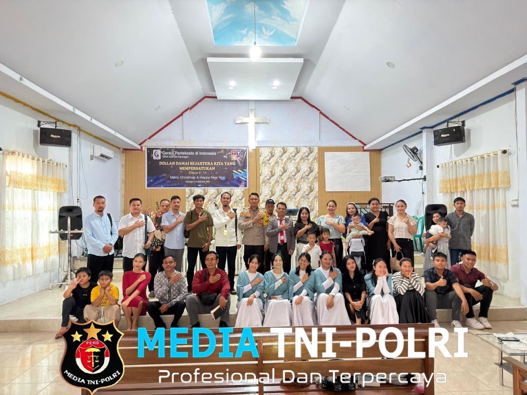 Hadir di Tengah Jemaat, Kapolsek Mempawah Hulu Ajak Masyarakat Jaga Kerukunan dan Kamtibmas