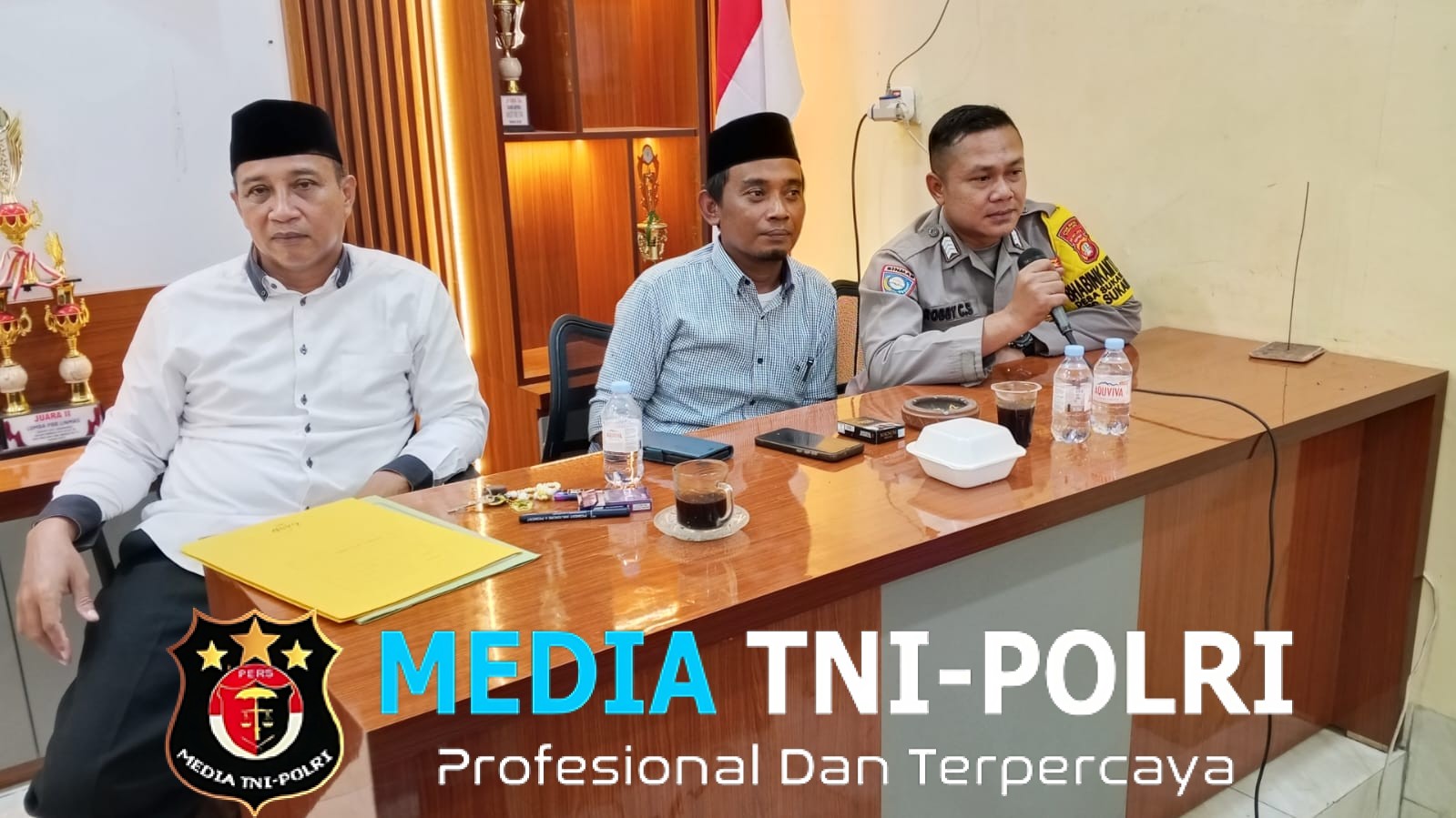 Jaga Jakarta Jaga Bekasi, Bhabinkamtibmas Sukawangi Hadiri Pelantikan PPDP Tahapan Pilkades