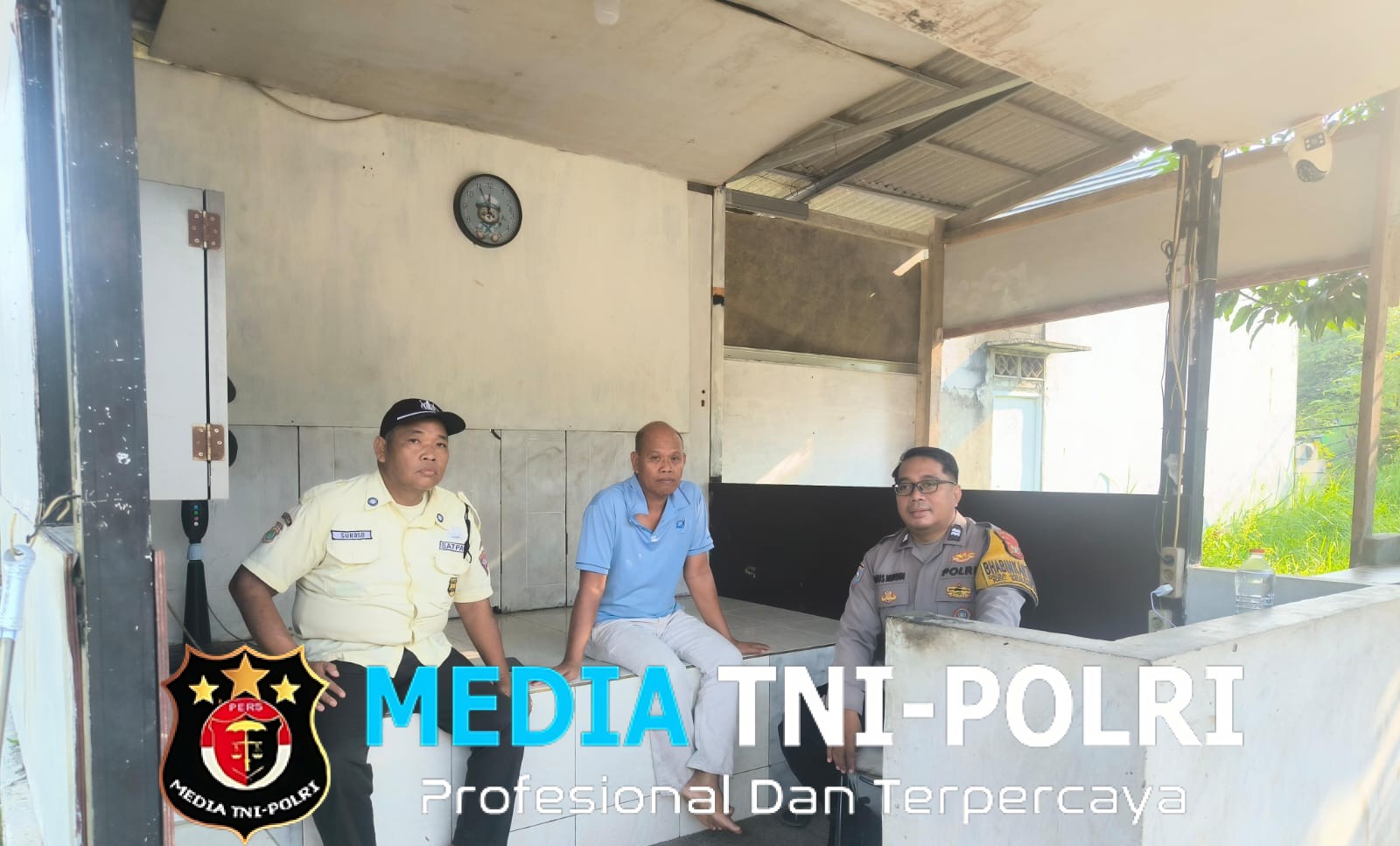 Patroli Dialogis Bhabinkamtibmas Jayasampurna Ajak Warga Villa Lestari Tingkatkan Keamanan Lingkungan