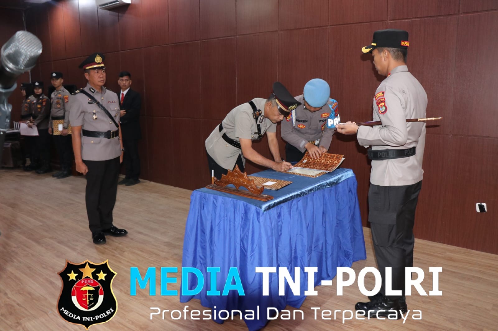 Kapolres Lampung Barat Pimpin Sertijab Kabag SDM dan Kabag Ren di Aula Rupatama