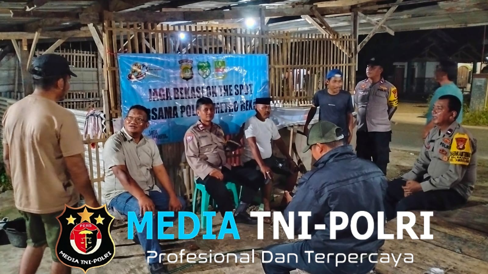Jaga Jakarta Jaga Bekasi On The Spot, Polsek Tambelang Ajak Warga Kampung Wates Hidupkan Satkamling