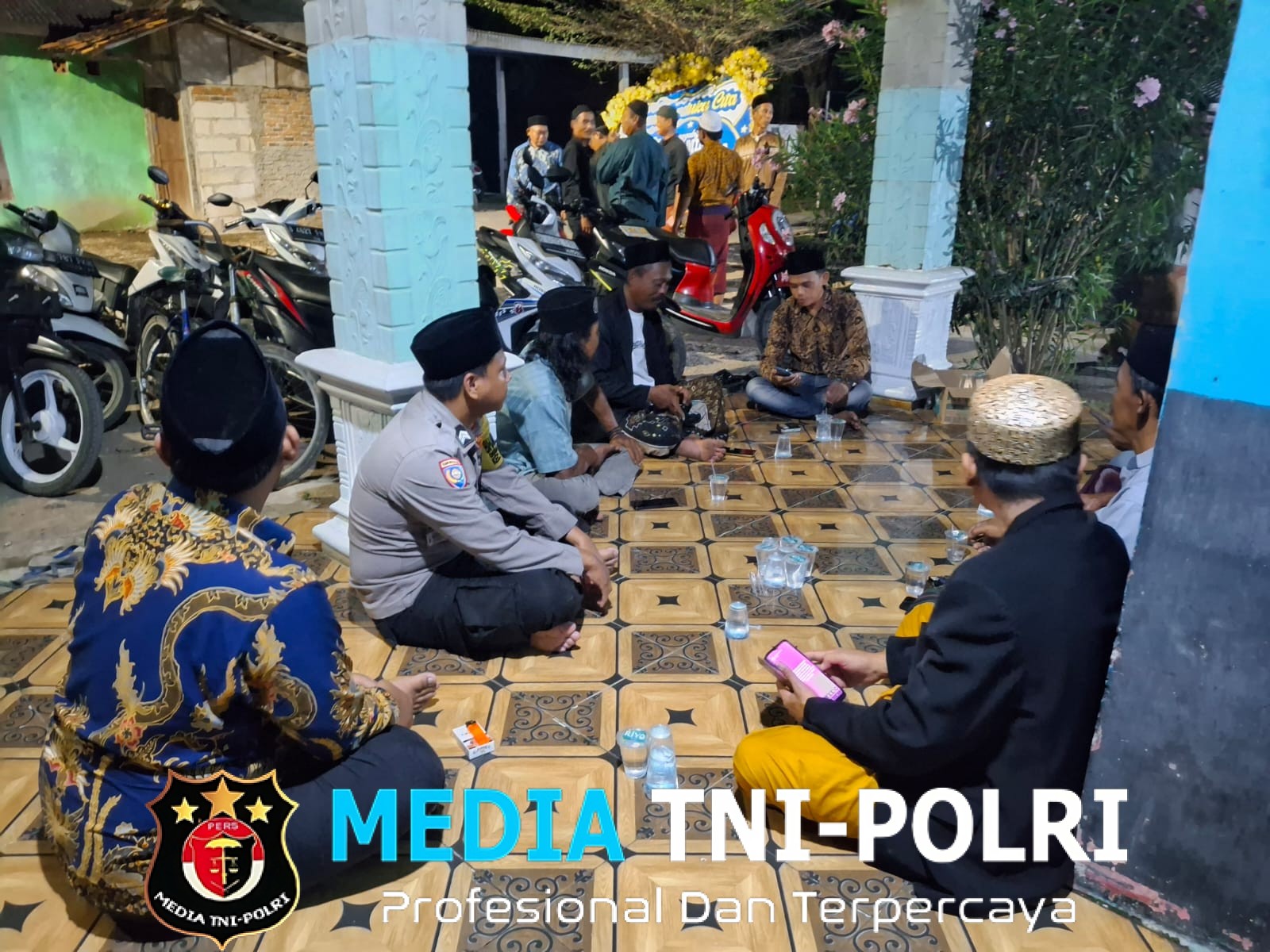 Bhabinkamtibmas Cabangbungin Hadiri Tahlil dan Sampaikan Pesan Kamtibmas di Setialaksana