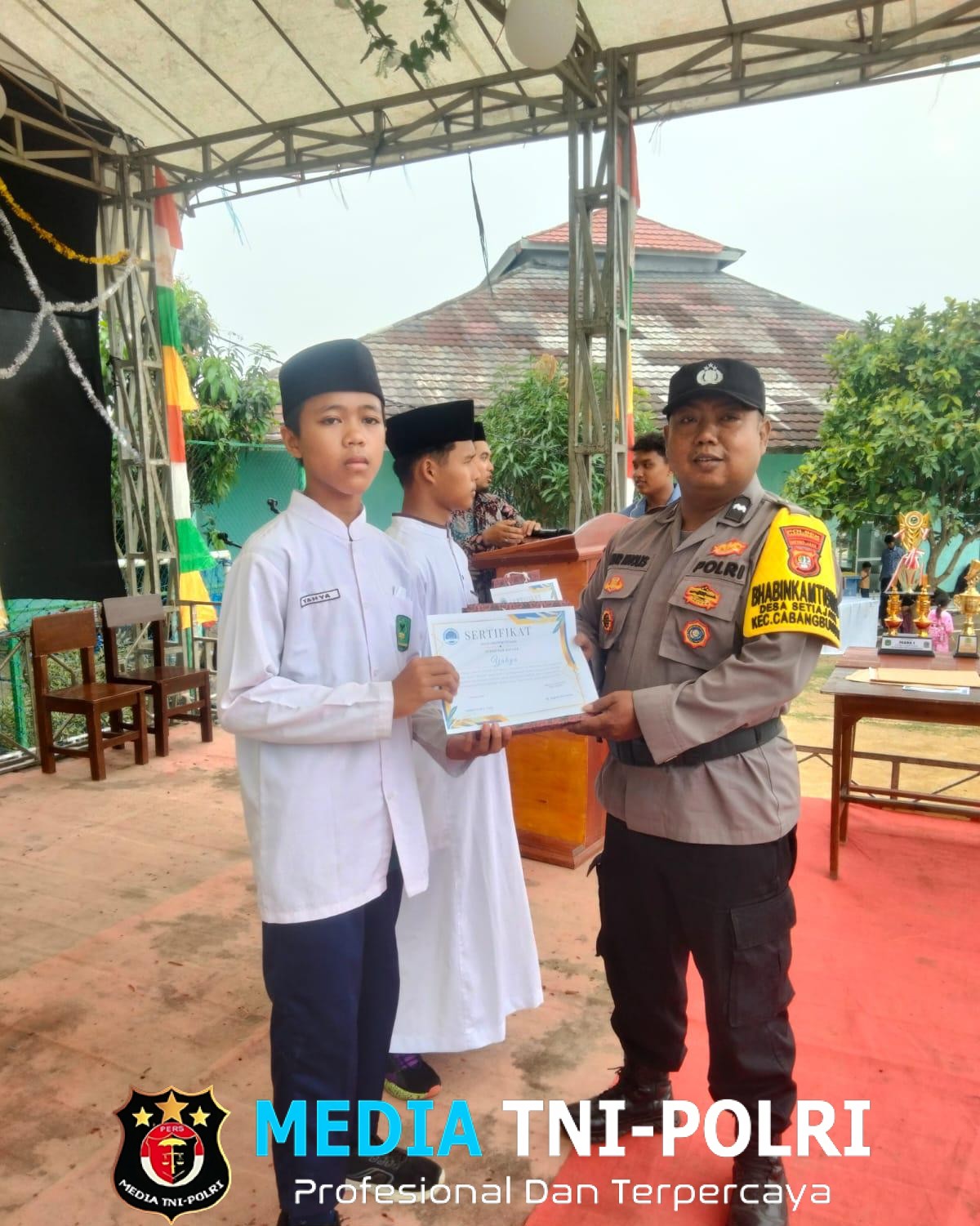 Bhabinkamtibmas Cabangbungin Hadiri Kenaikan Kelas dan Kelulusan Ma’had Imam Safi’i