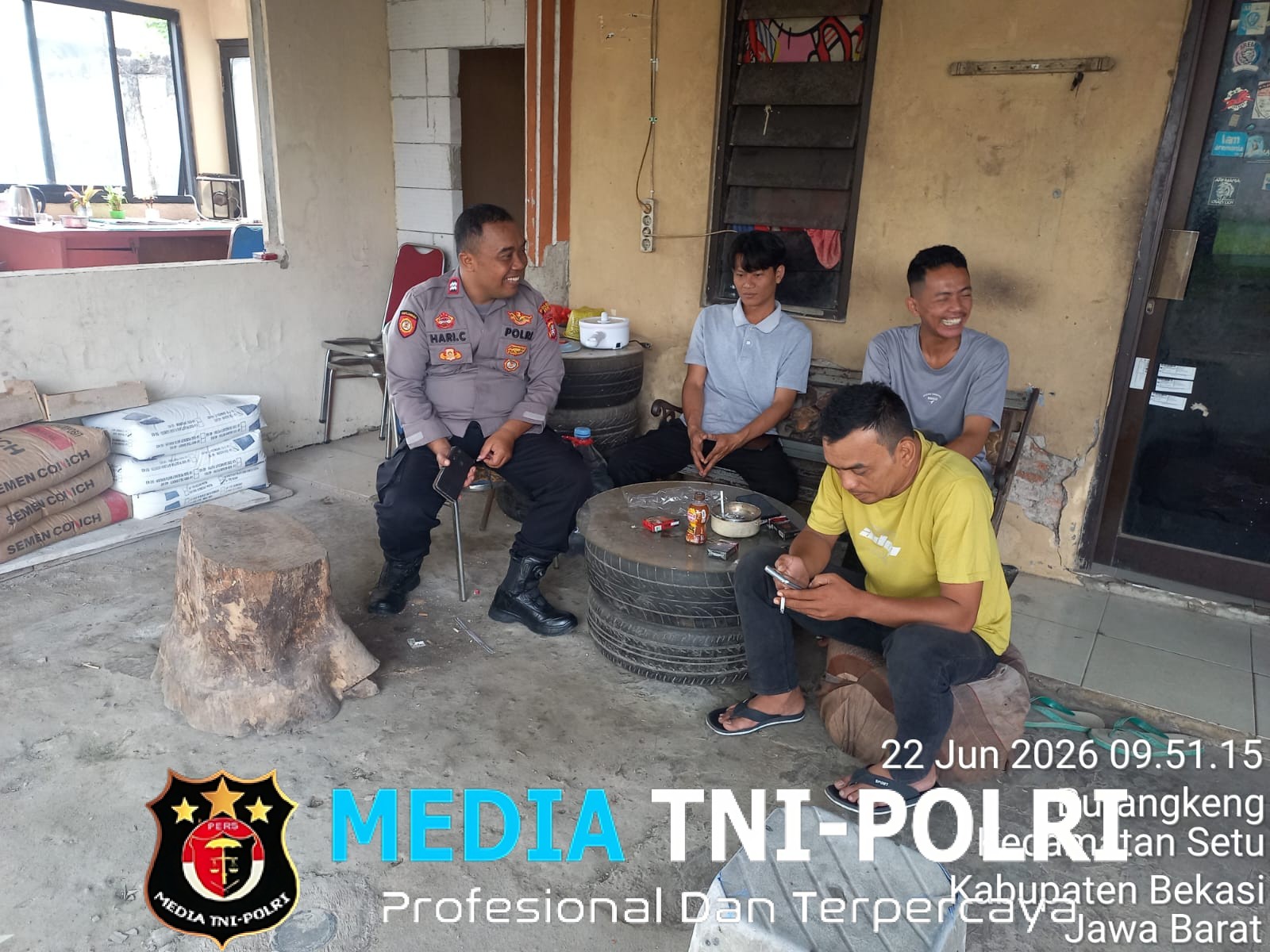 Polsubsektor Bekasi Timur Regensi Ajak Warga Burangkeng Aktif Ronda dan Waspada Penipuan Daring