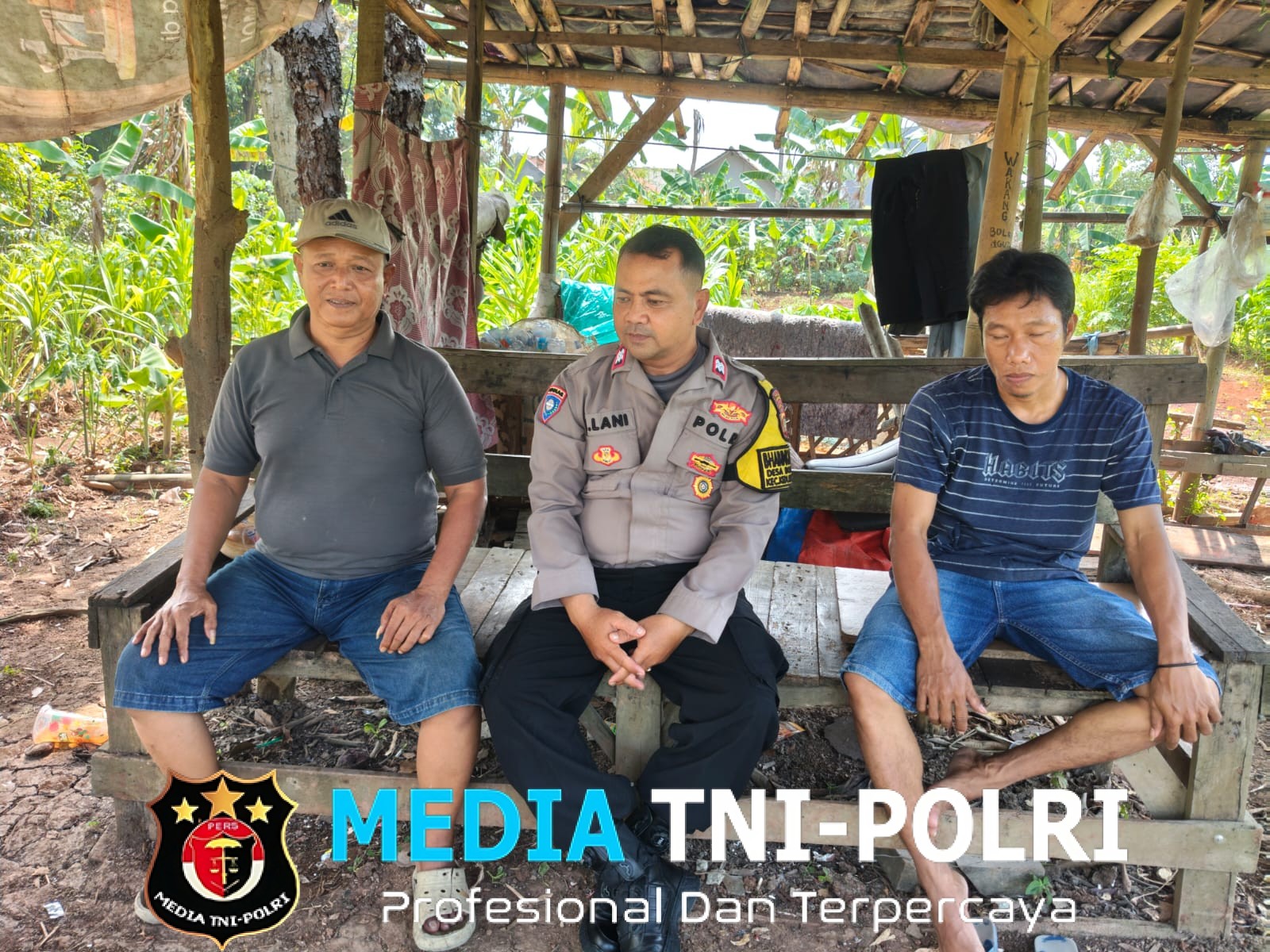 Jaga Jakarta Jaga Bekasi, Bhabinkamtibmas Kedungwaringin Perkuat Silaturahmi Bersama Warga Bojongsari