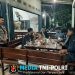 Hangatnya Obrolan Malam Bhabinkamtibmas Sambangi Warga, Himbauan Disampaikan Penuh Kekeluargaan