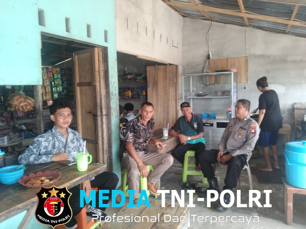 Cara Humanis Polisi Dekati Masyarakat, Duduk Santai dan Berbagi Pesan Keamanan