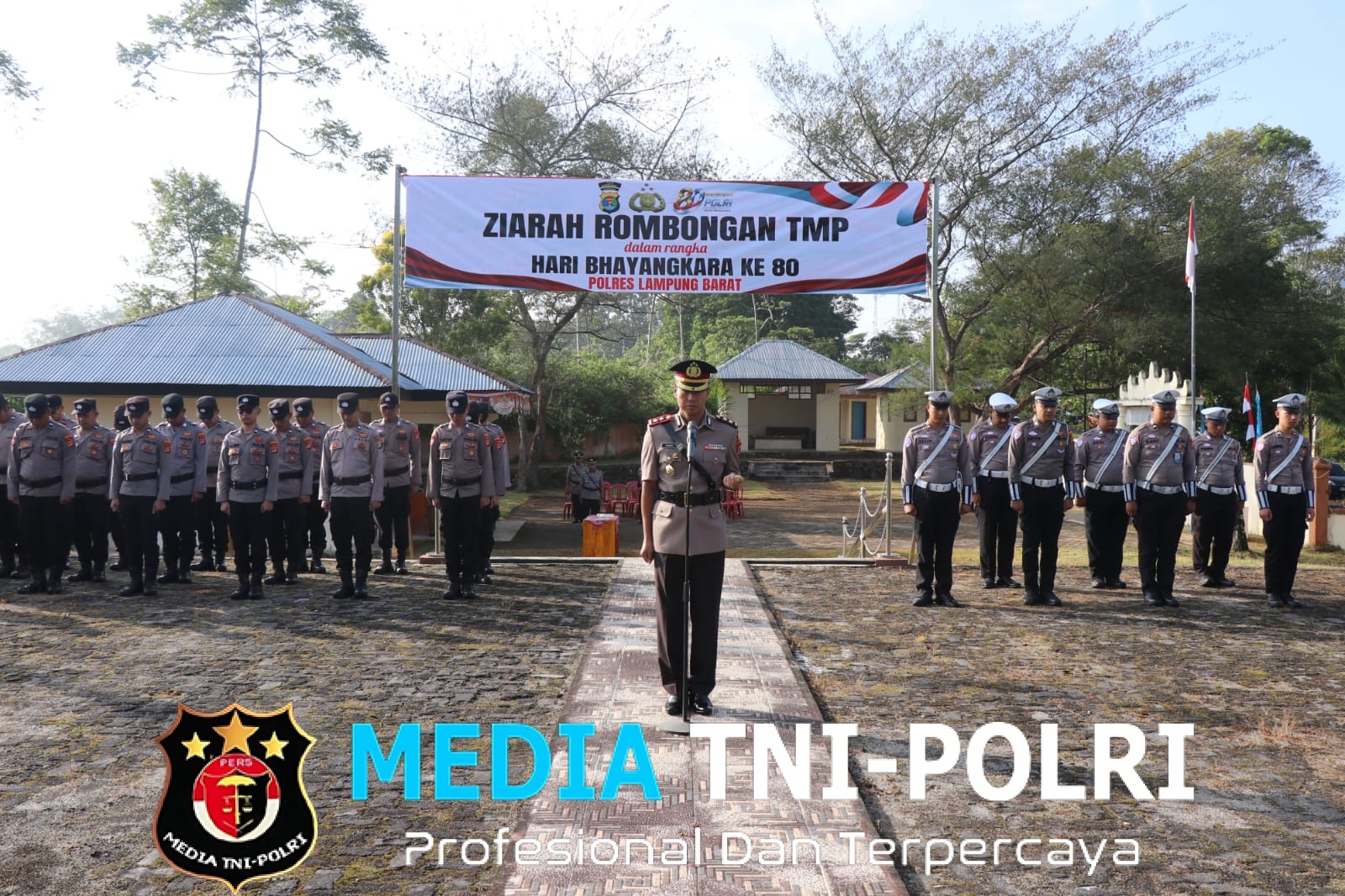 Sambut Hari Bhayangkara ke-80, Polres Lampung Barat Laksanakan Ziarah Rombongan di Taman Makam Pahlawan