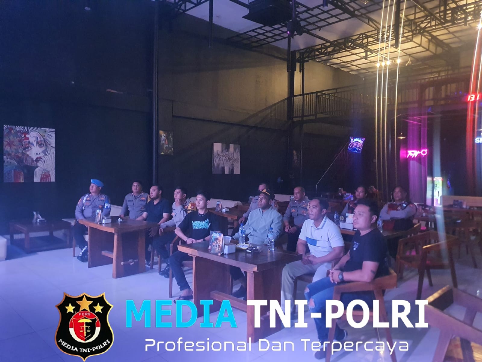 Polsek Cikarang Utara Gelar Nonton Bareng Piala Dunia Bersama Masyarakat