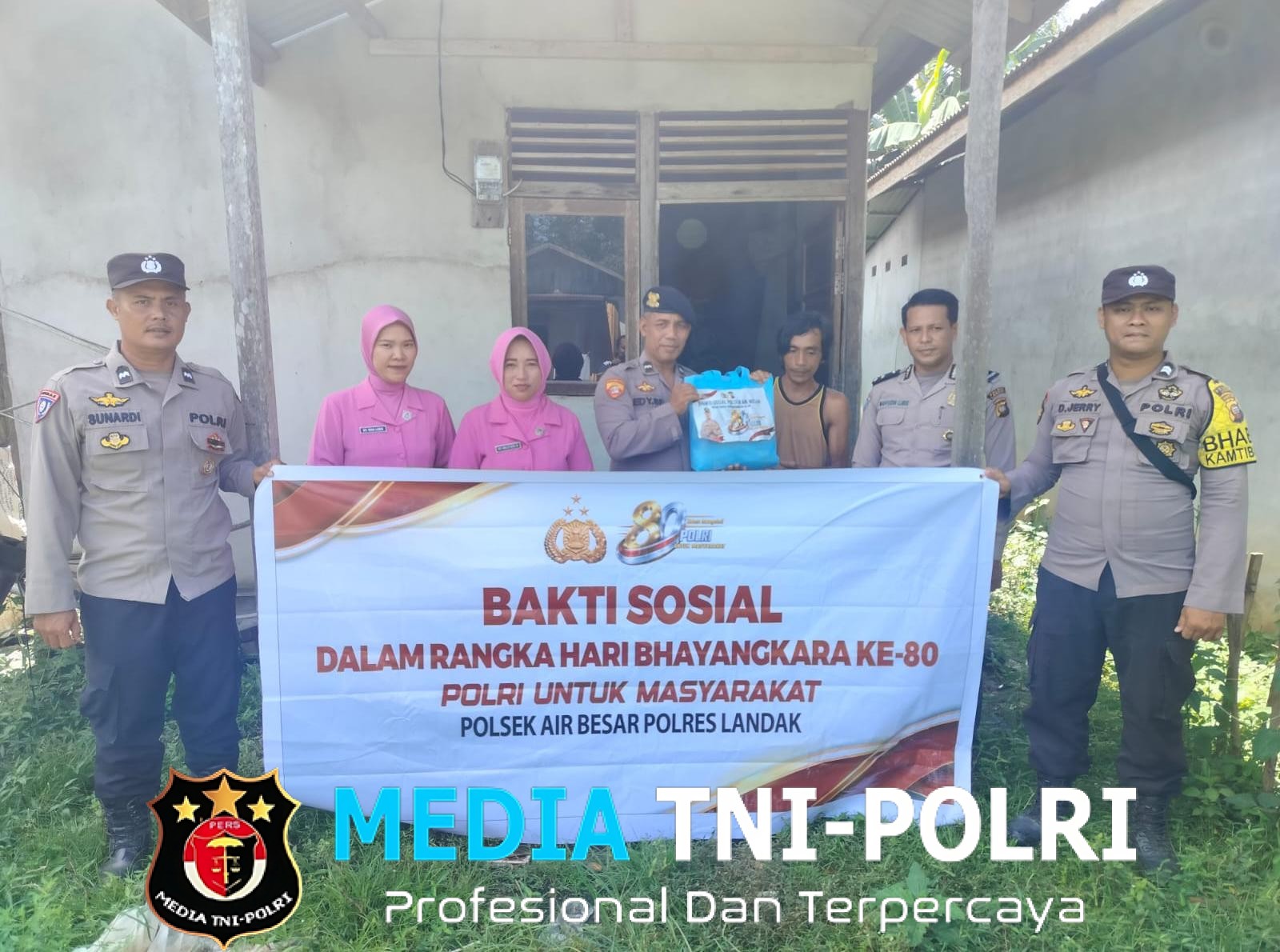 Polsek Air Besar Tebar Kepedulian, Senyum Bahagia Warga Warnai Penyaluran Bantuan Sosial Hari Bhayangkara ke-80