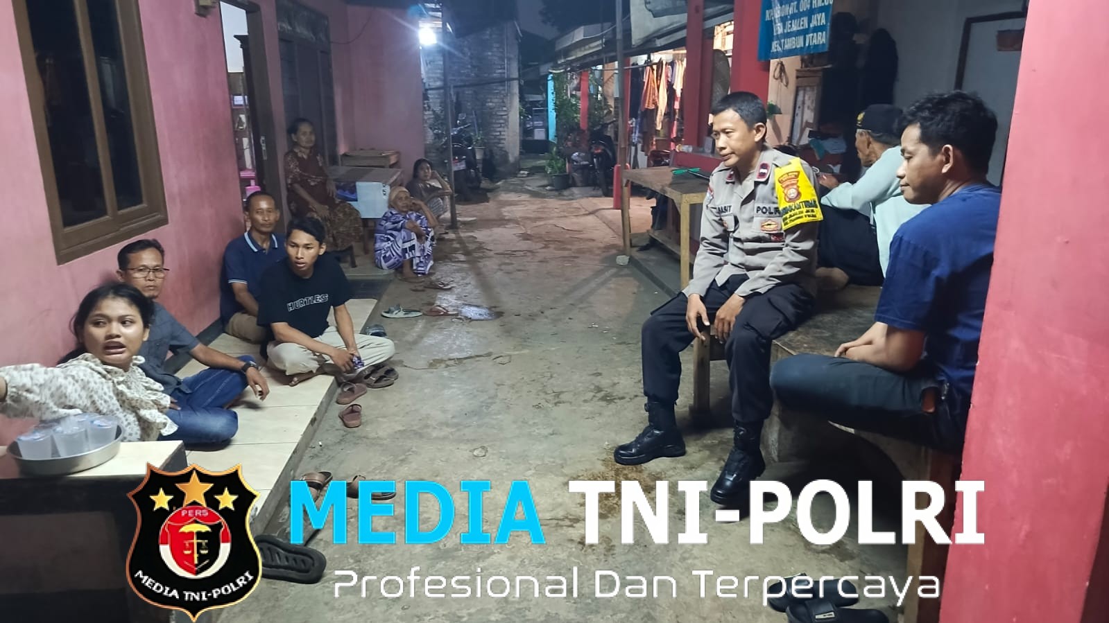 Bhabinkamtibmas Jejalenjaya Mediasi Perselisihan Tetangga Lewat Musyawarah