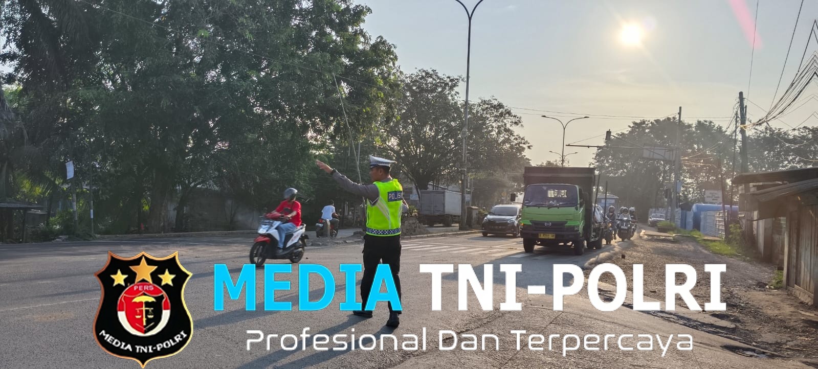 Jaga Jakarta Jaga Bekasi, Polisi Hadir Atur Arus Sore di Pertigaan Bubun Kedungwaringin