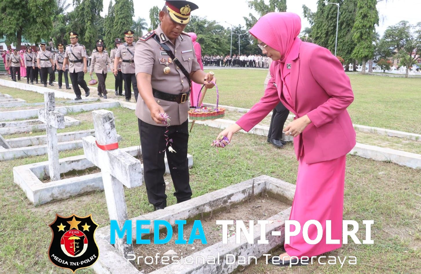 Jelang HUT Bhayangkara ke-80, Polres Simalungun dan Polres Pematangsiantar Gelar Ziarah dan Tabur Bunga di Taman Makam Pahlawan Nagur