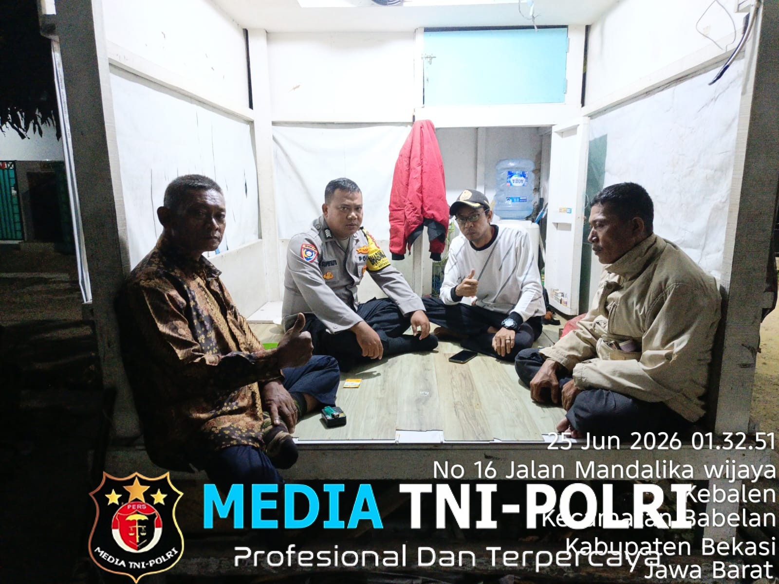 Jaga Jakarta Jaga Bekasi, Bhabinkamtibmas Kebalen Ajak Warga Aktifkan Poskamling