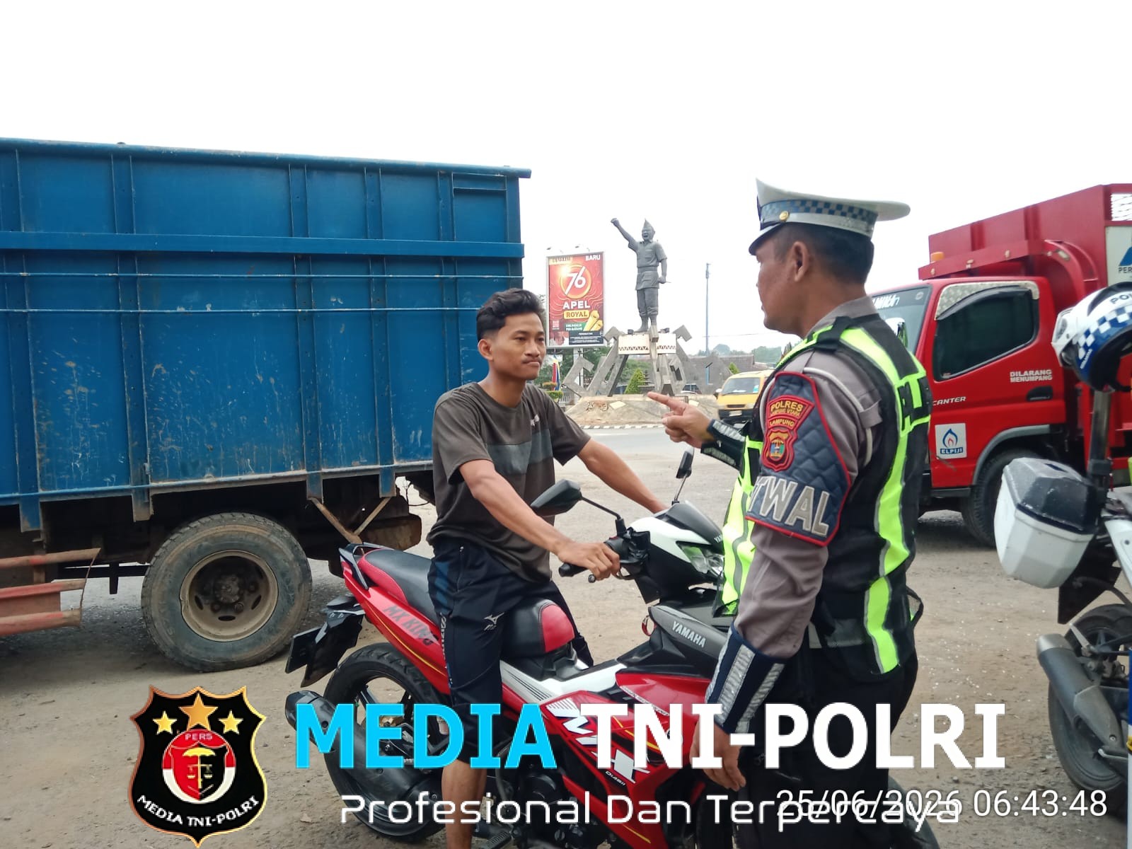 Satlantas Polres Lampung Utara Intensifkan Pengaturan Lalu Lintas dan Teguran Humanis pada Jam Rawan Pagi