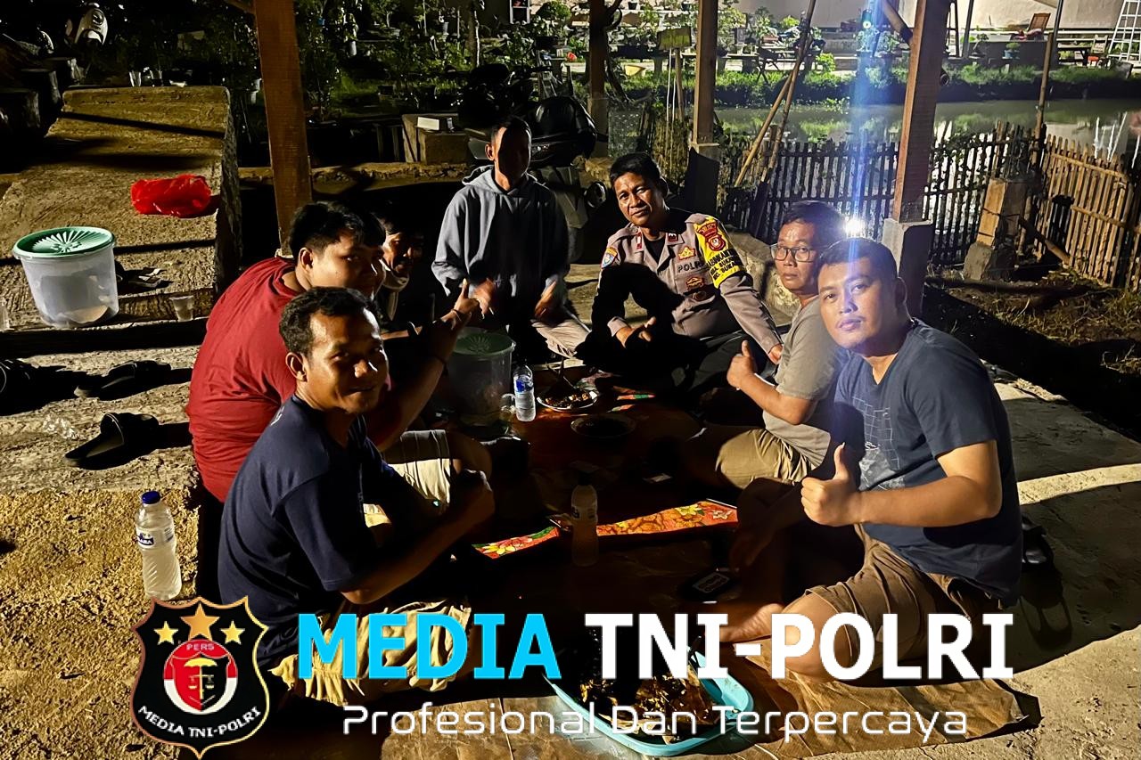Menjaga Malam di Sukatenang, Bhabinkamtibmas Tambelang Ajak Warga Perkuat Siskamling