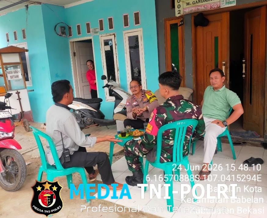 Jaga Jakarta Jaga Bekasi, Bhabinkamtibmas dan Babinsa Ajak Warga Babelan Kota Perkuat Ronda Lingkungan