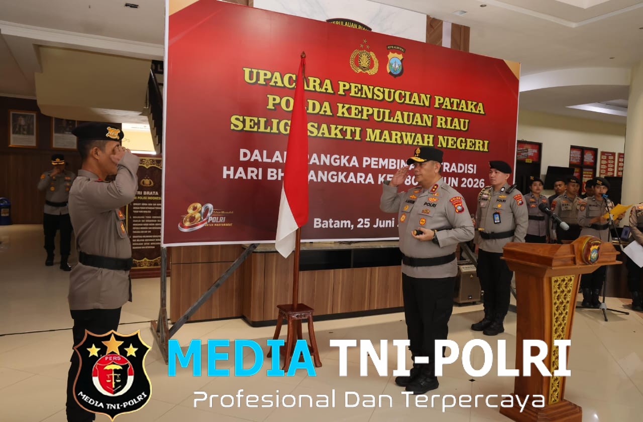 Polda Kepri Laksanakan Pensucian Pataka dan Pemuliaan Nilai-nilai Tribata Dalam Rangka Hari Bhayangkara ke-80