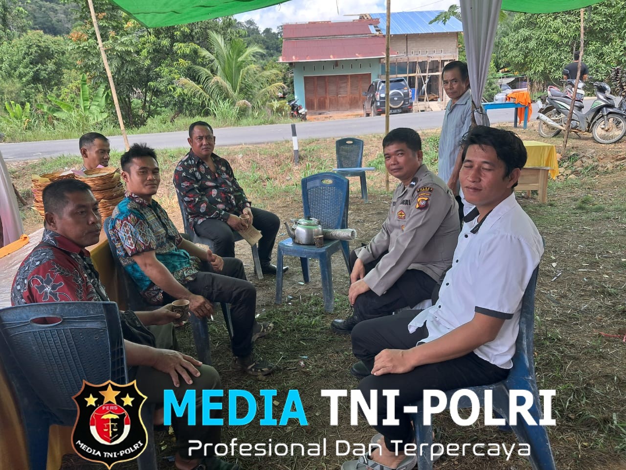 Sambang Dialogis di Jam Istirahat, Polsubsektor Jelimpo Sampaikan Himbauan Antisipasi Kejahatan