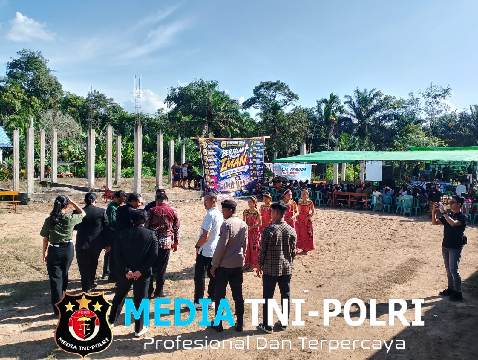 Sambut HUT Bhayangkara ke-80 Polsek Mempawah Hulu Wujudkan Pelayanan Presisi Melalui Pengamanan Penutupan Pertemuan Raya IV Remaja Pemuda Lintas Resort GKE Karangan