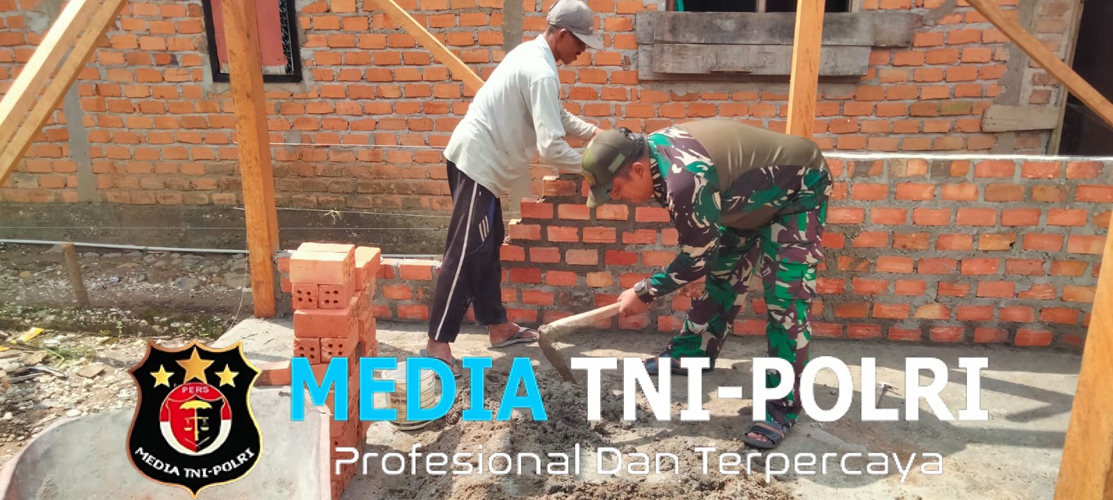 Tahap Demi Tahap RTLH Mulai Terlihat, TNI dan Warga Kompak Bangun Rumah Layak Huni di Desa Lubuk Sayak