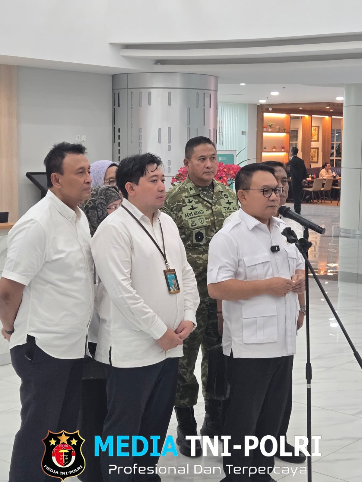 Staf Kepresidenan Kunjungi YTR Korban Penyekapan, Dudung Sampaikan Pesan Presiden RI