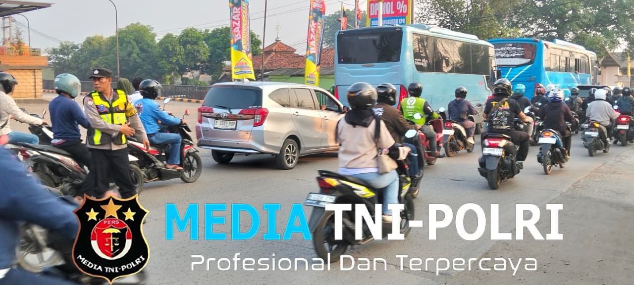 Jaga Jakarta Jaga Bekasi, Polsek Serang Baru Atur Mobilitas Pagi di Jalur Delta Silicon 8