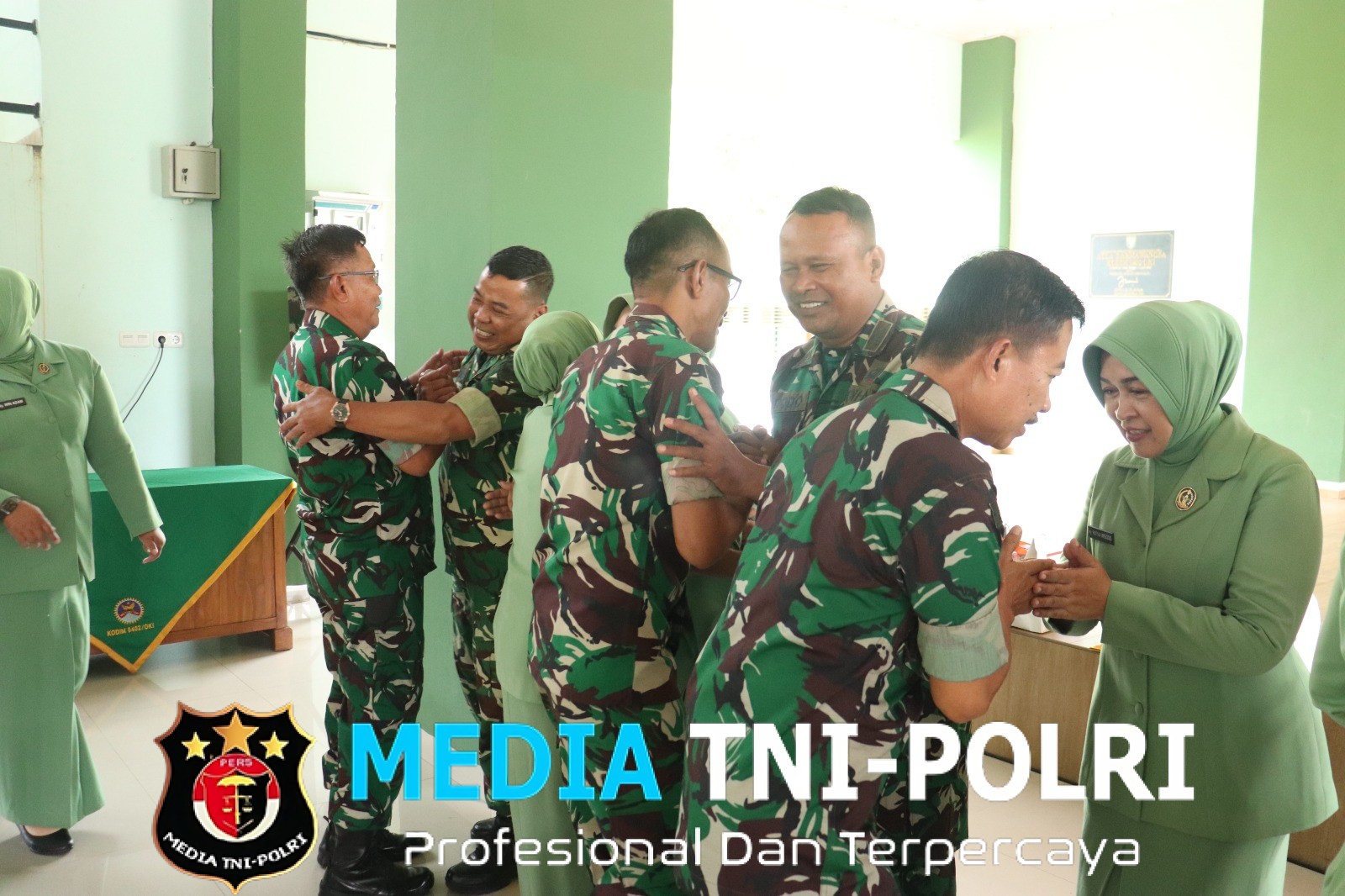 Acara Wisuda Purnawira Sertijab Perwira dan Penerimaan Warga Baru Kodim 0402/Oki-Oi Berlangsung Khidmat