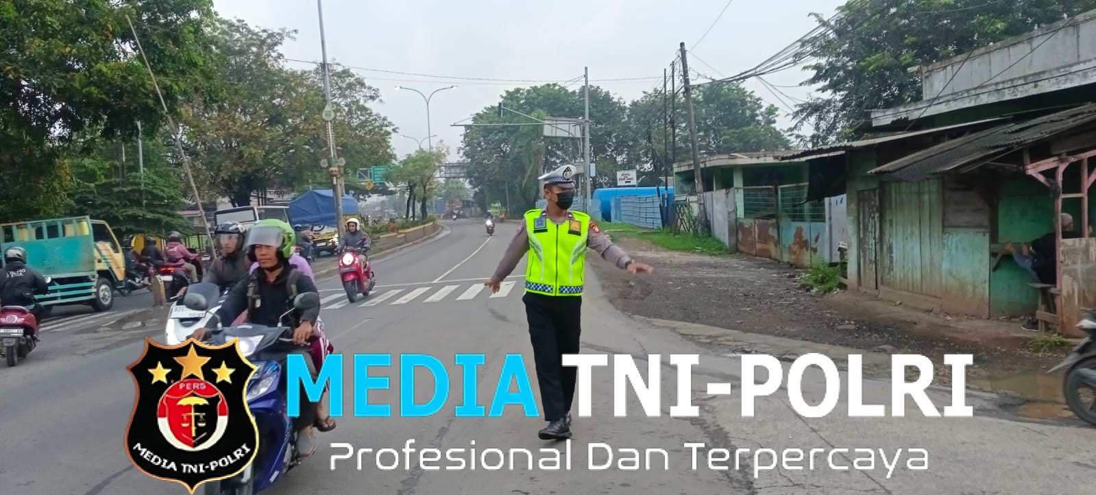 Jaga Jakarta Jaga Bekasi, Polsek Kedungwaringin Atur Arus Pagi di Pertigaan Bubun