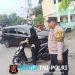 Jaga Jakarta Jaga Bekasi, Bhabinkamtibmas Kedungwaringin Atur Arus Pagi di Depan SDN 02 Kedungwaringin