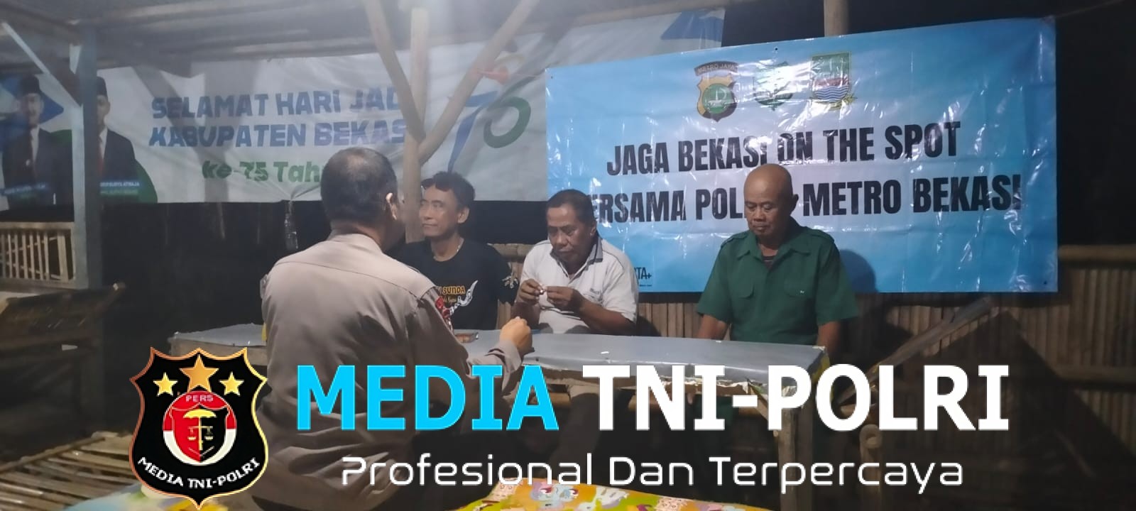 Jaga Bekasi On The Spot, Bhabinkamtibmas Karang Mulya Ajak Warga Aktifkan Siskamling