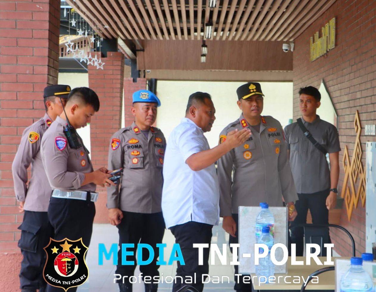 Kapolres Lampung Tengah Pimpin Langsung Pengamanan Transit Presiden RI ke-7 Joko Widodo di Rest Area KM 116A