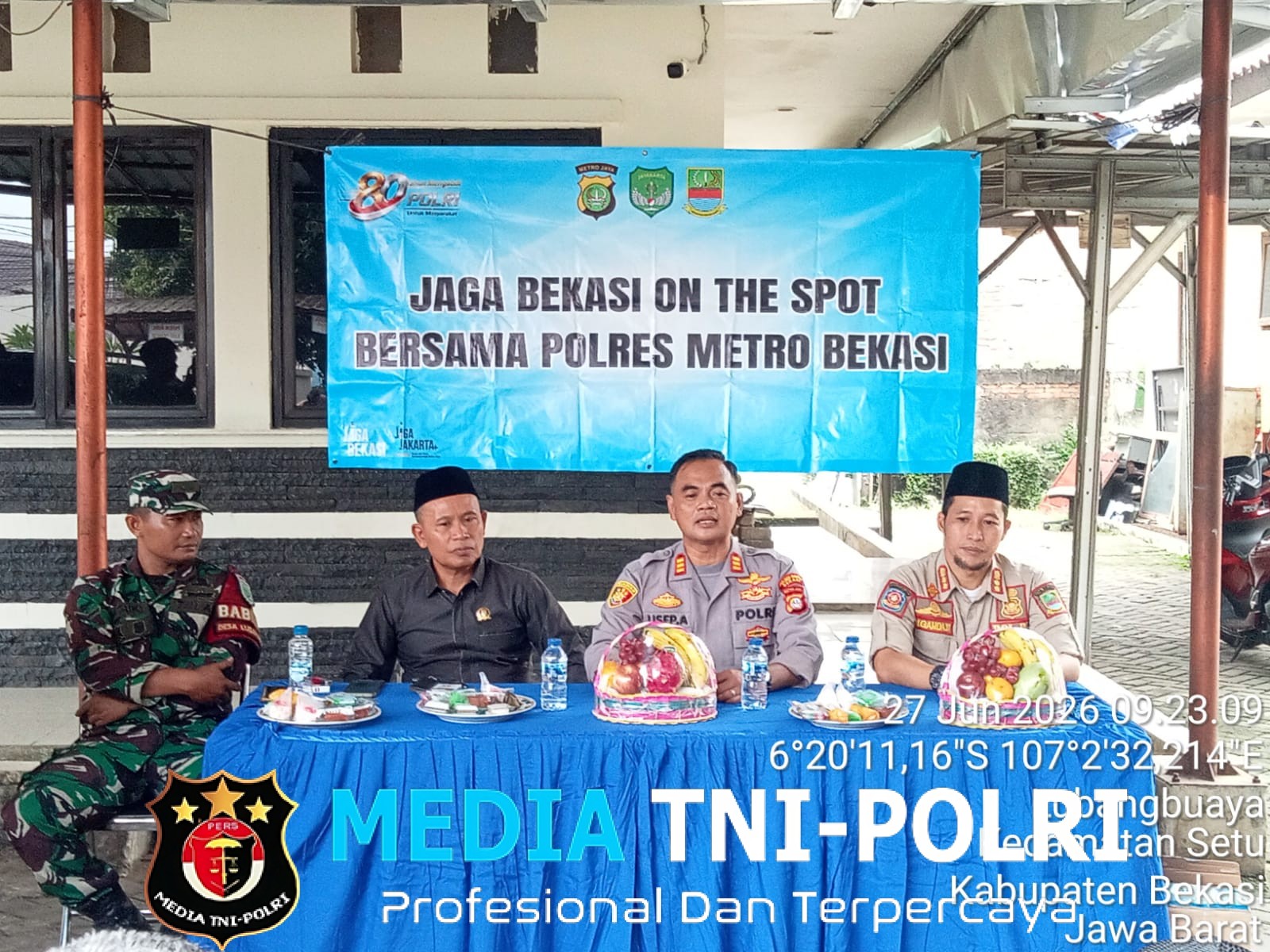 Jaga Jakarta Jaga Bekasi, Polsek Setu Ajak Warga Jaga Netralitas Pilkades dan Salurkan Sembako