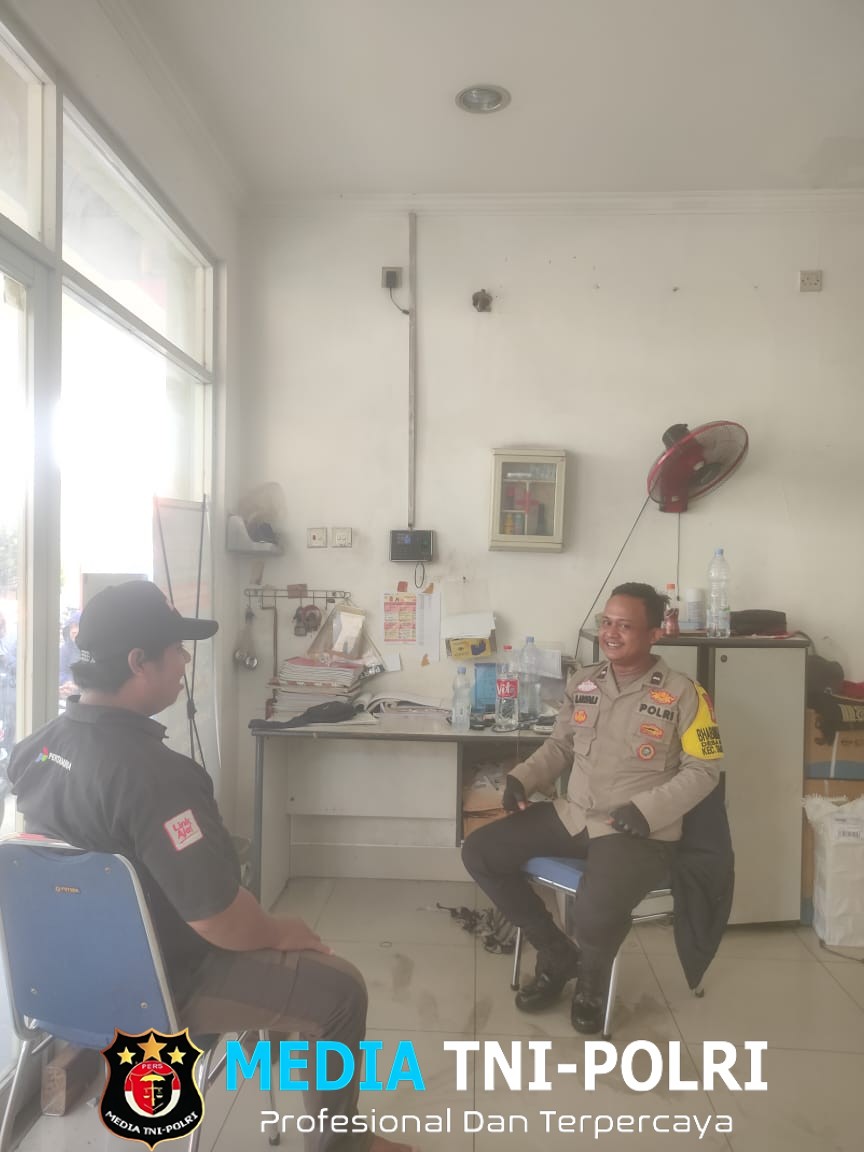 Bhabinkamtibmas Srimukti Pantau Pasokan BBM di SPBU Gabus Raya
