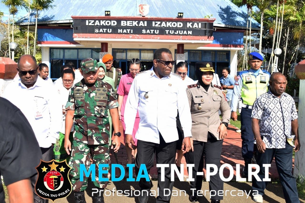Dandim 1707/Merauke Sambut Kedatangan Wamen Kependudukan dan Pembangunan Keluarga di Bumi Anim Ha