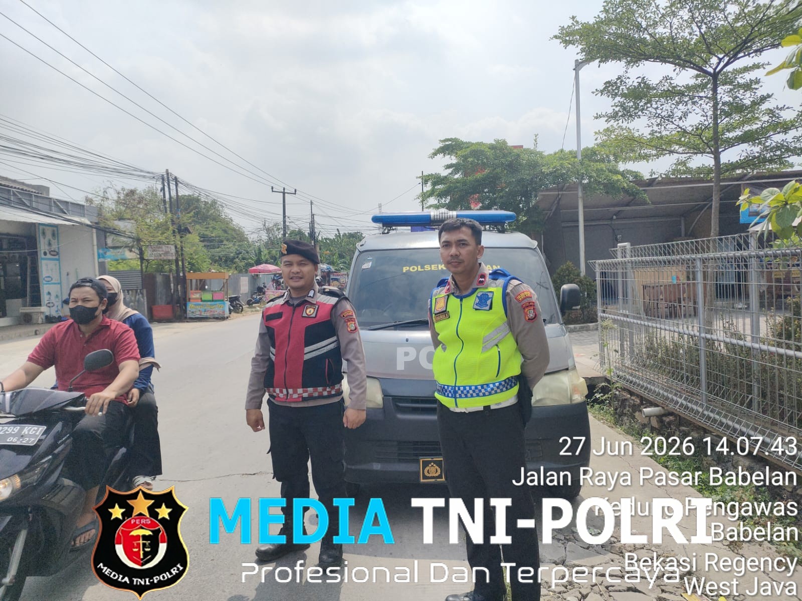 Jaga Jakarta Jaga Bekasi, Patroli Polsek Babelan Perkuat Pencegahan Kejahatan di Pertigaan Asem