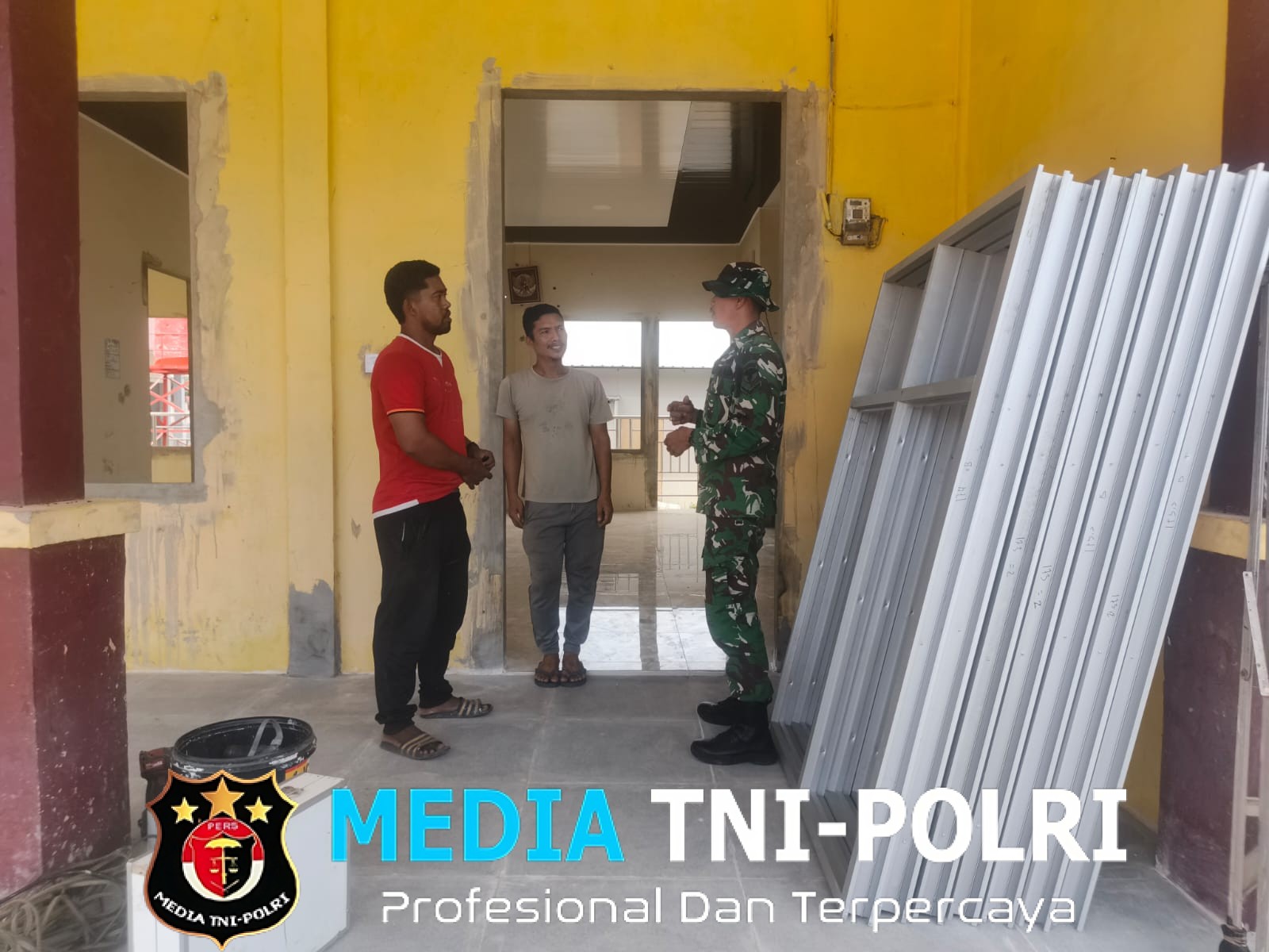 Babinsa Terus Dampingi Revitalisasi SMK Negeri 1 Lapang, Progres Pembangunan Capai 59,69 Persen