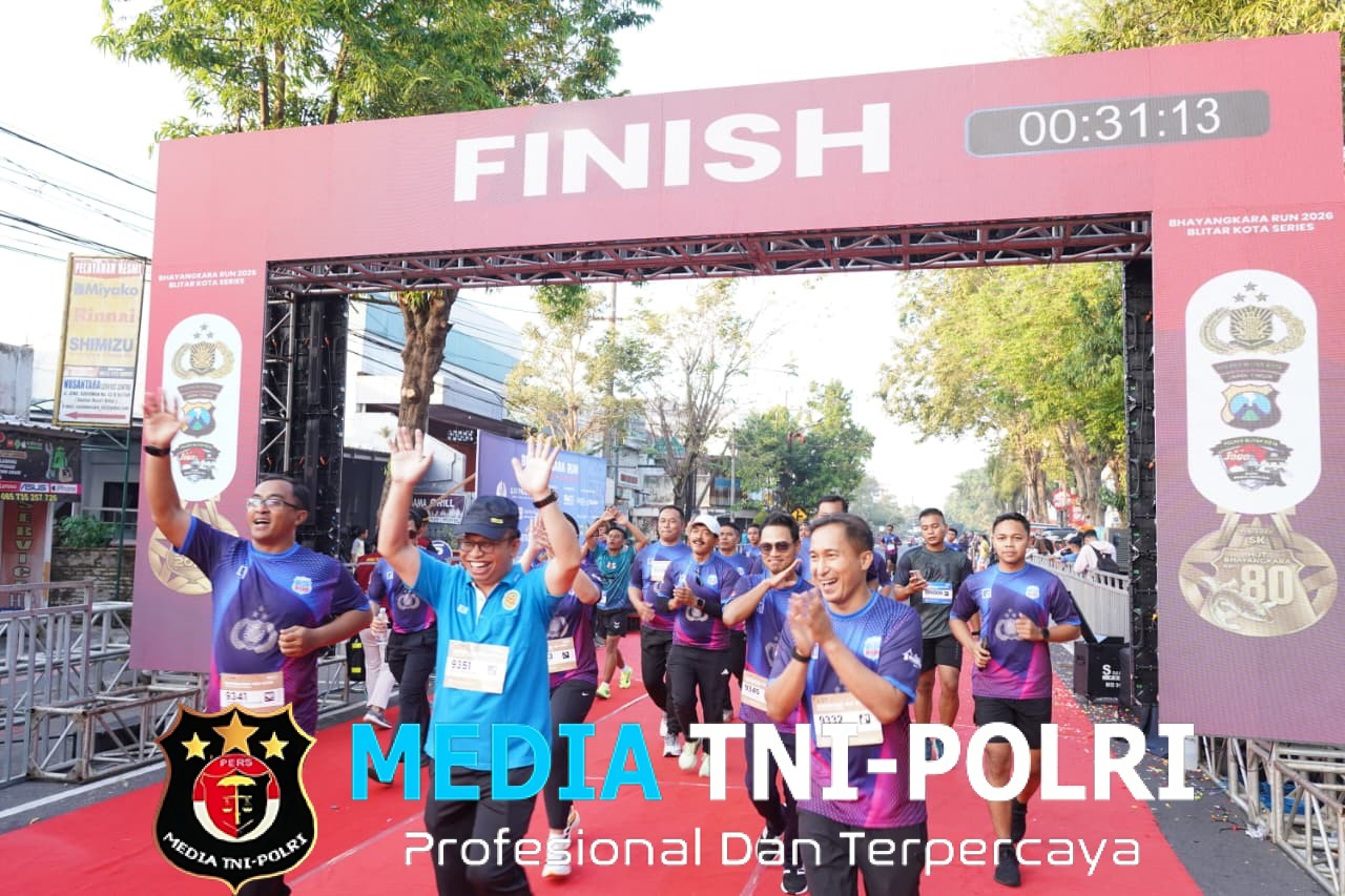 Meriahkan HUT Bhayangkara Ke 80, Dandim 0808/Blitar Bersama Jajaran Forkopimda Ikuti Bhayangkara RUN 2026
