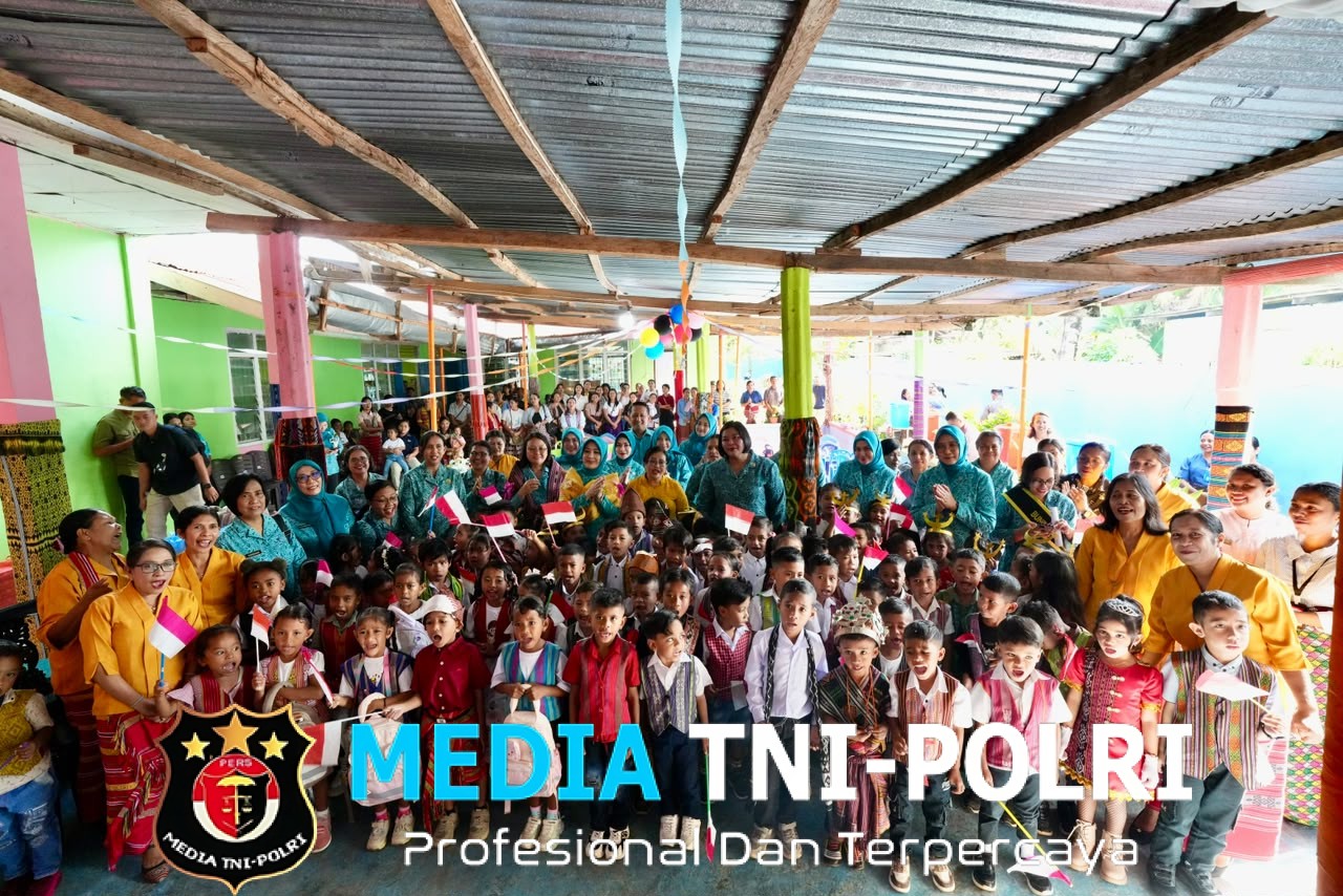 Kunjungi TK Dharma Wanita Kefamenanu, Ketum TP PKK Tekankan Pentingnya Peran Keluarga