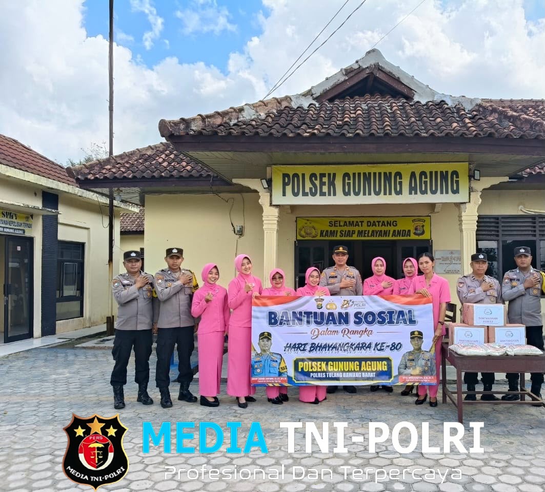 Jelang Hari Bhayangkara Ke-80, Polsek Gunung Agung Bagikan Bantuan Sosial Kepada Masyarakat